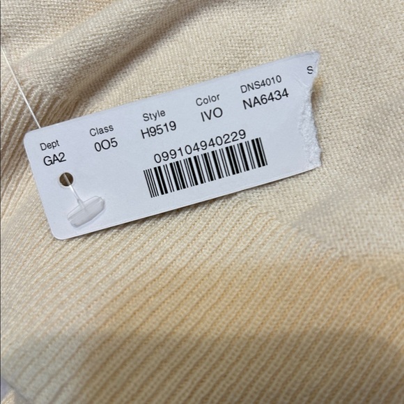 J. Crew Women's Cream Sweater - Picture 5 of 5